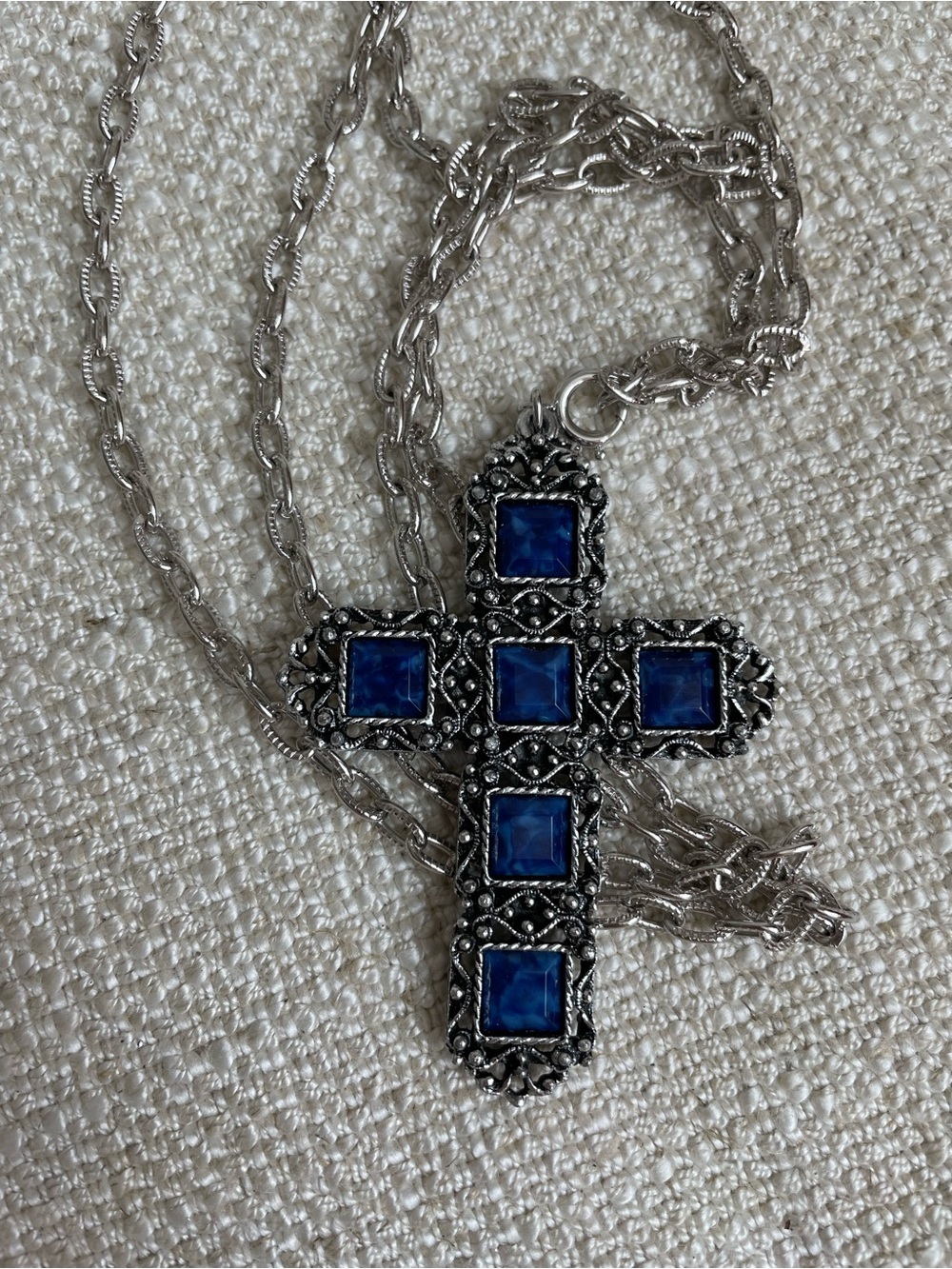 Sarah Coventry Vintage Cross Blue Lucite Pendant Silver Tone Necklace 14.5 " L